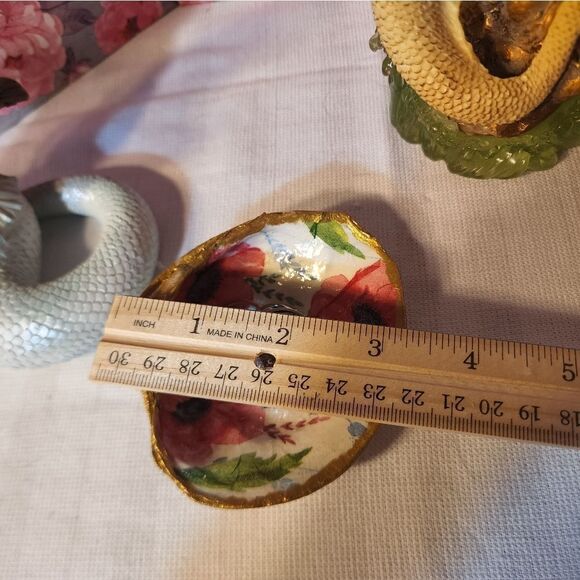 DECOUPAGE PINK FLOWERS ON A CLAM SHELL - Picture 8 of 10